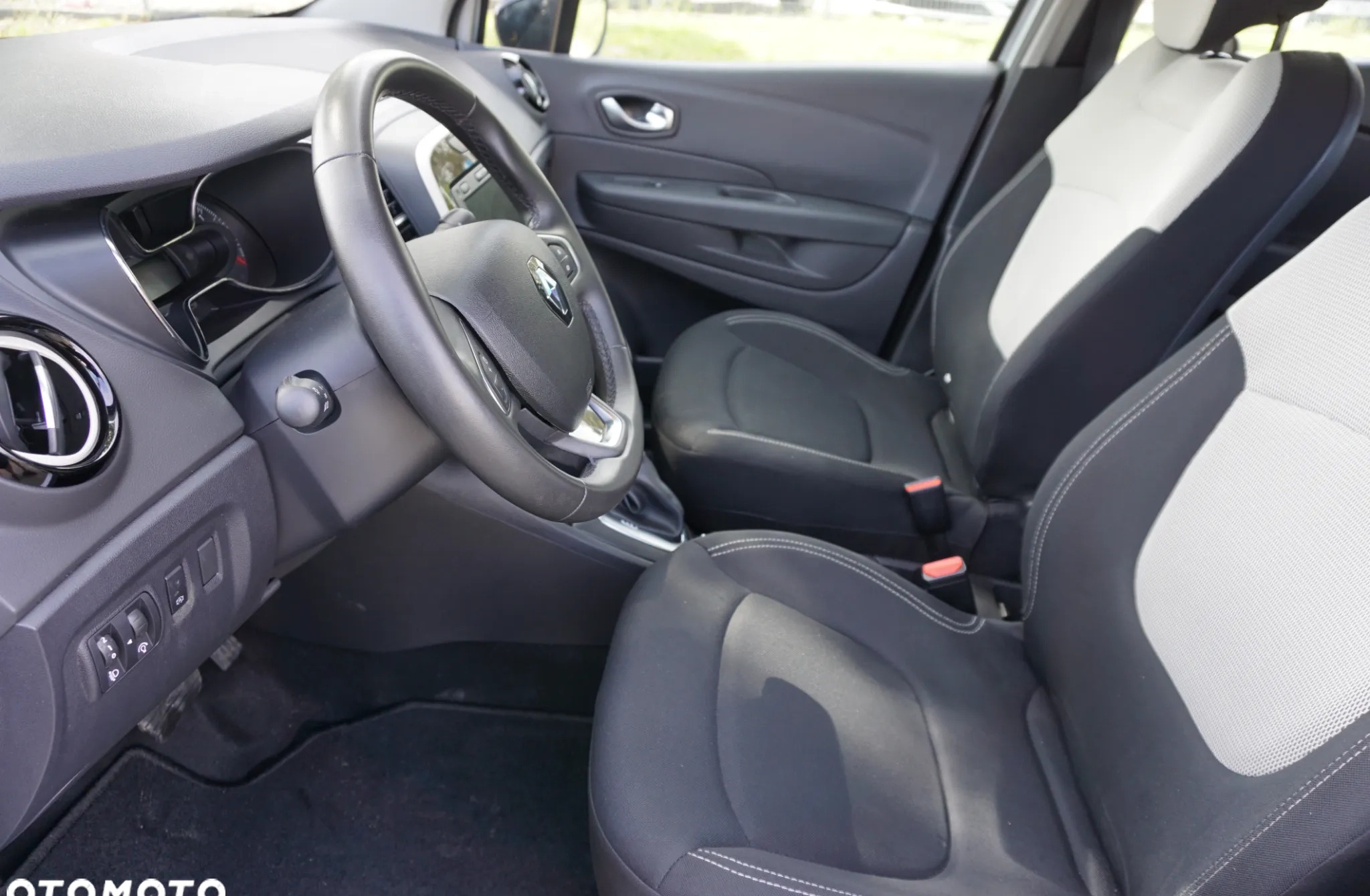Renault Captur cena 59900 przebieg: 36000, rok produkcji 2019 z Praszka małe 172